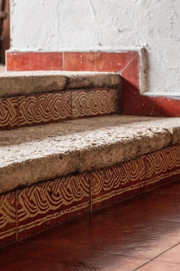 Hotel Casa del Balam Mérida Exterior foto Detail of the steps