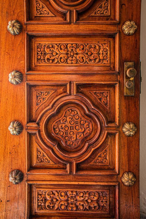 Hotel Casa del Balam Mérida Exterior foto Detail of the door
