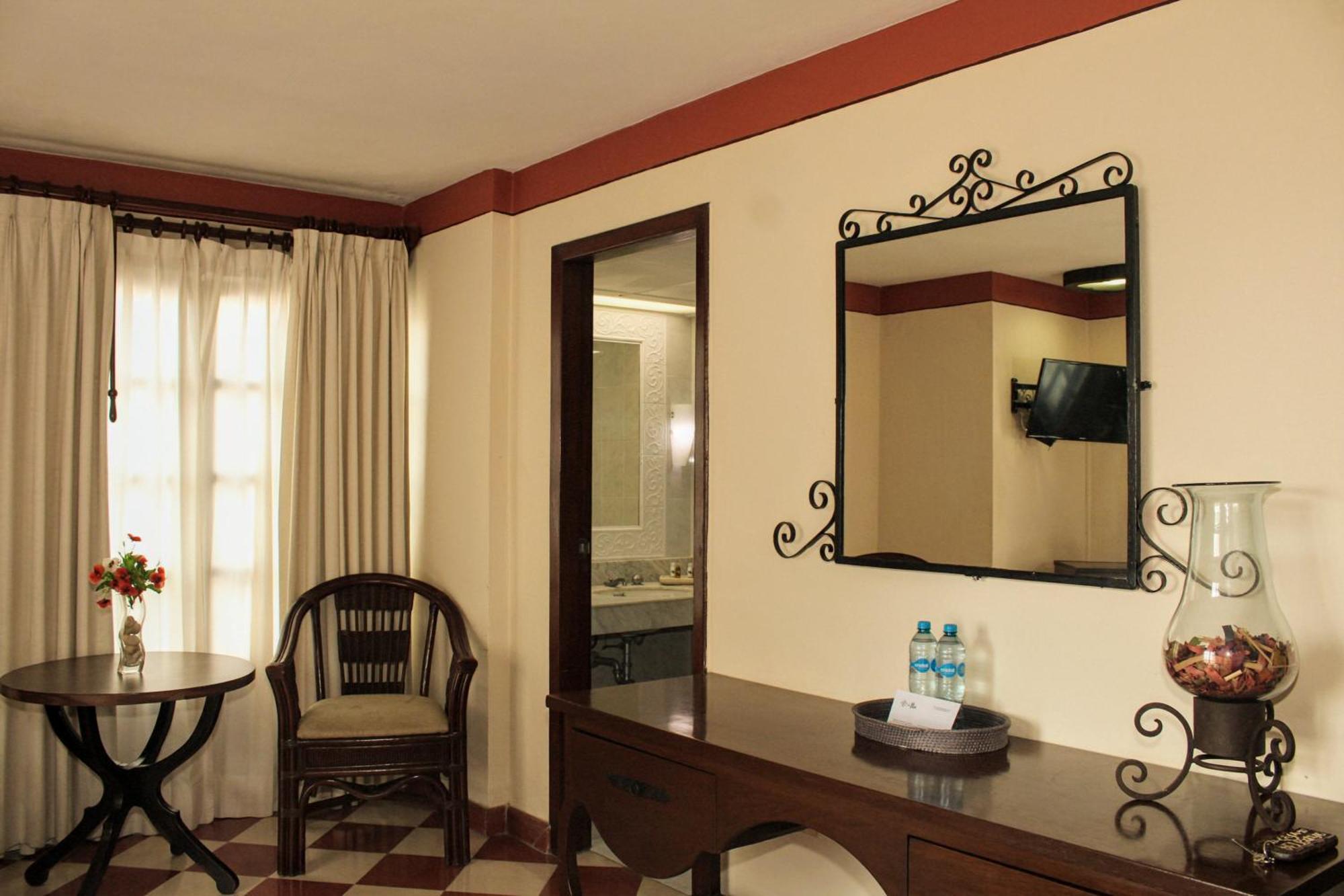 Hotel Casa del Balam Mérida Exterior foto A mirror in a hotel room